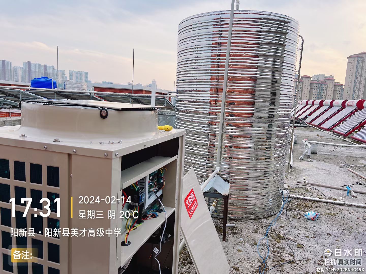 2024春節(jié)不打烊！太陽能單機(jī)串并聯(lián)增加空氣能輔助系統(tǒng)兩套正在調(diào)試中～